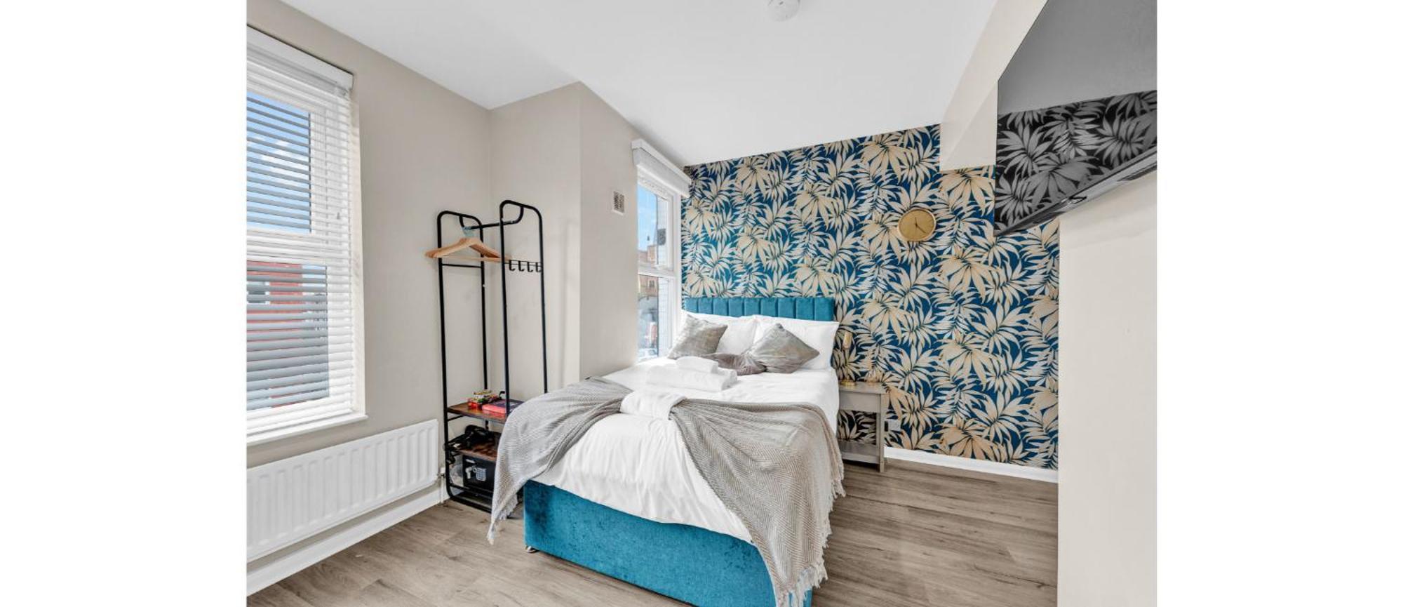 Blue Horizon: Captivating Cityscape Apartment